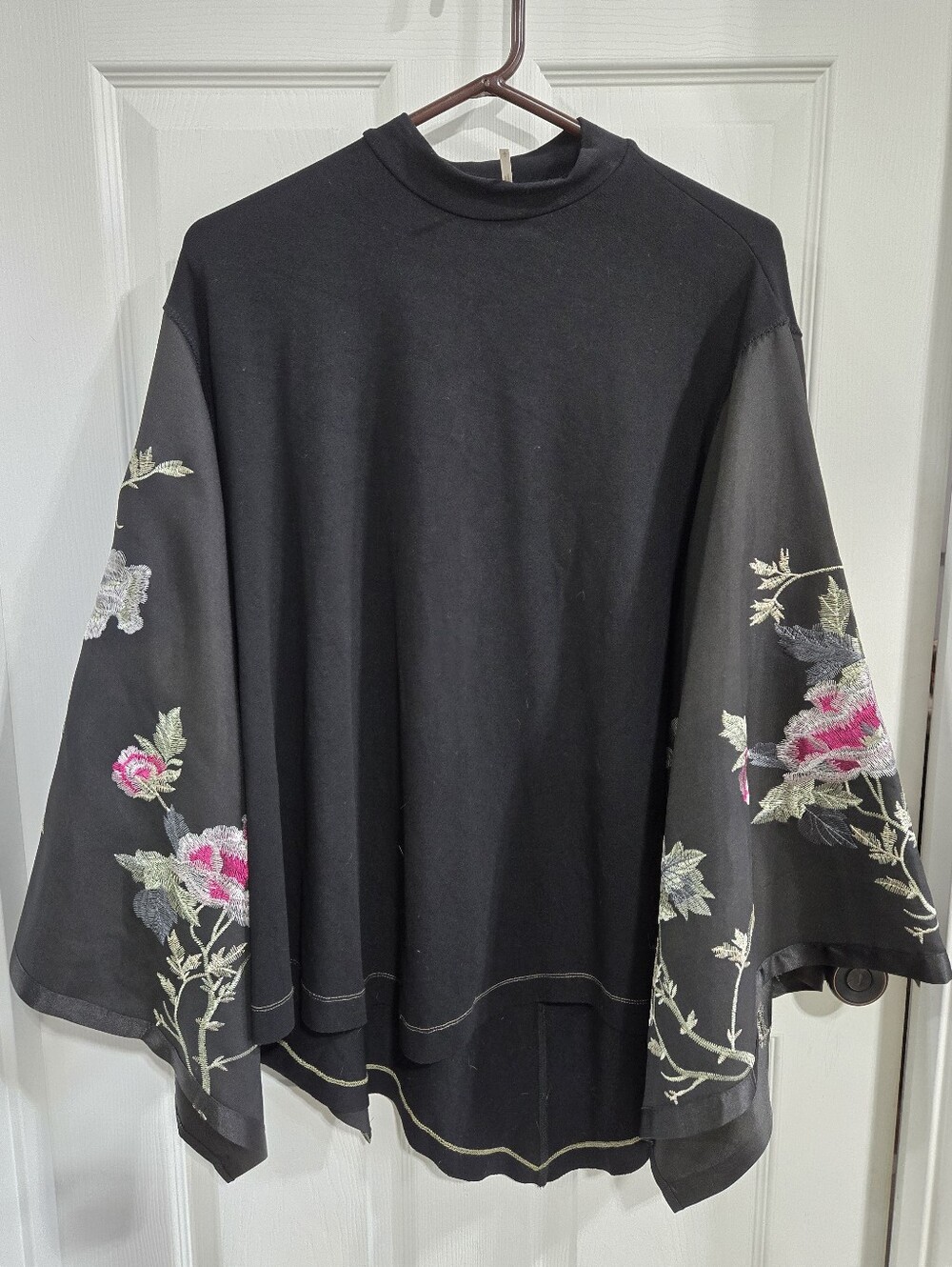 Women's Free People Floral Embroidered top Black Size S